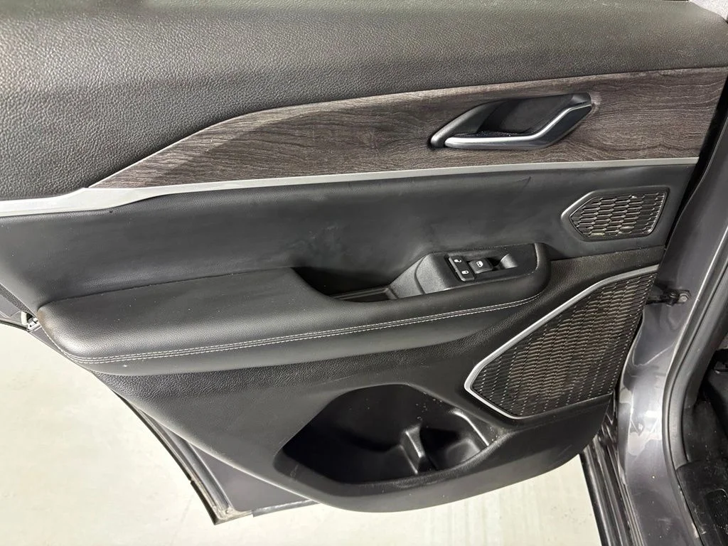 Used 2022 Gray Jeep Limited image 37