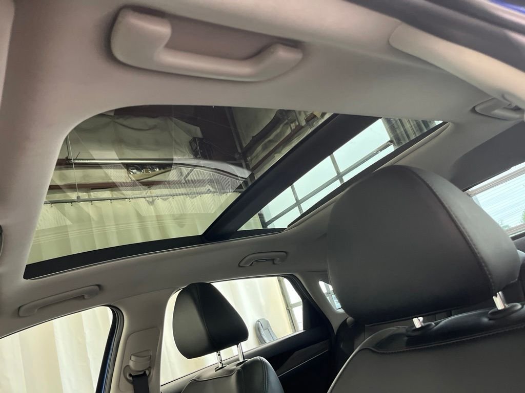 Used 2023 Blue Kia EX image 3