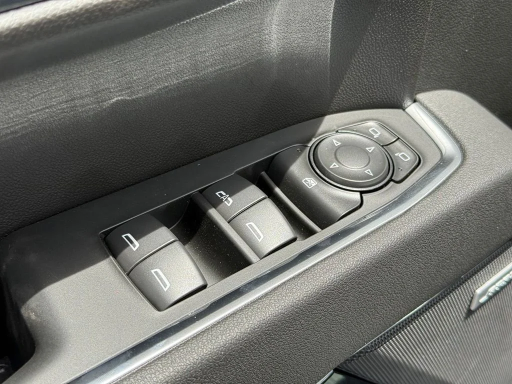 New 2026 Onyx Black GMC Elevation image 32