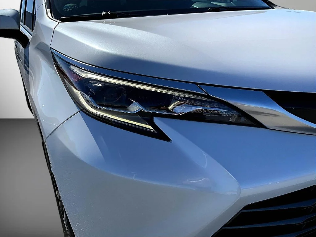 Used 2025 Wind Chill Pearl Toyota Platinum image 40