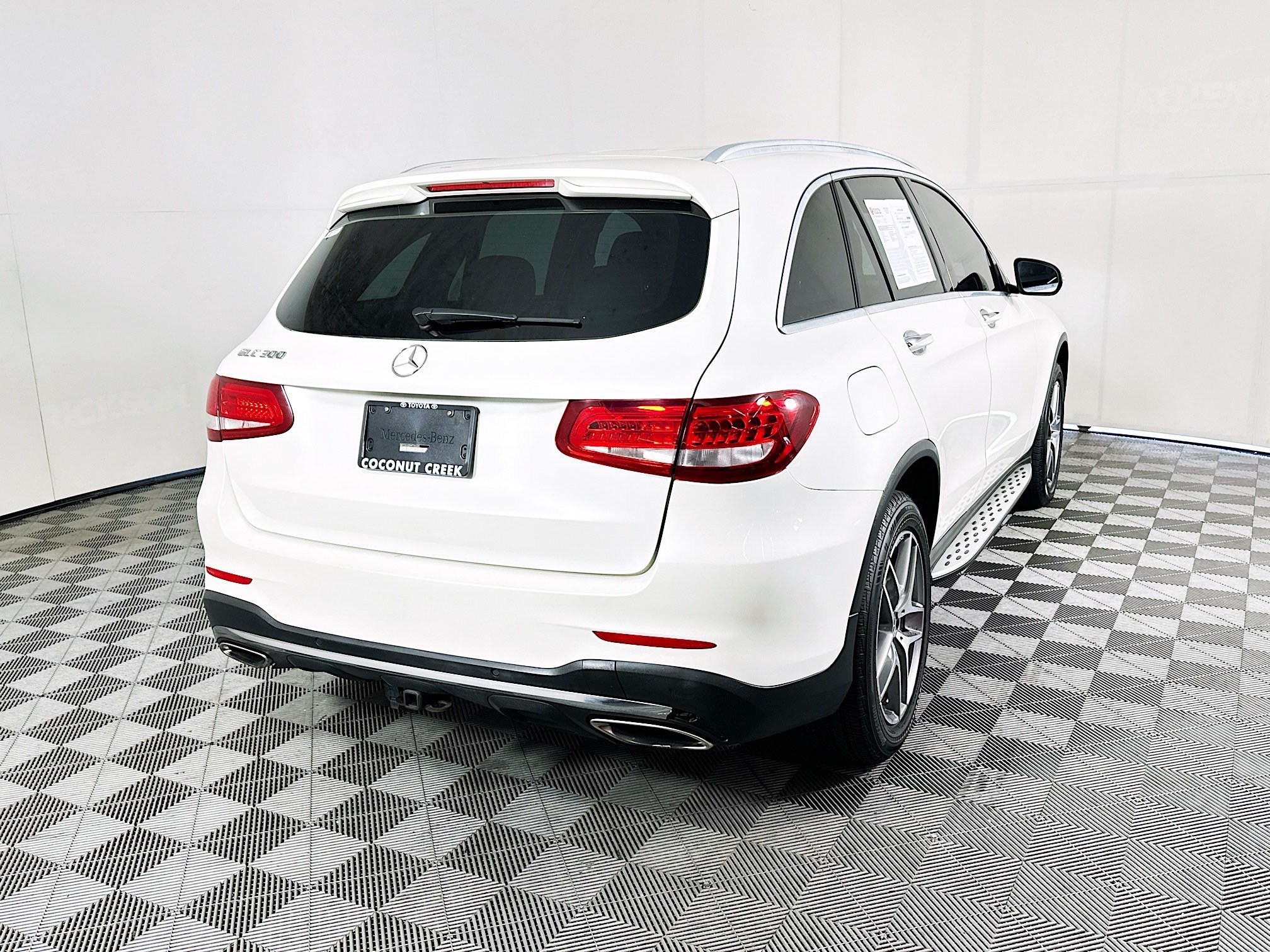 Used 2017 White Mercedes-Benz GLC 300 image 3