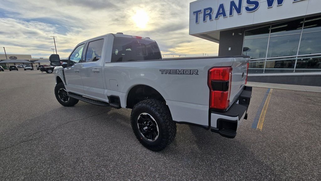 New 2026 Avalanche Ford F-350® XLT image 7