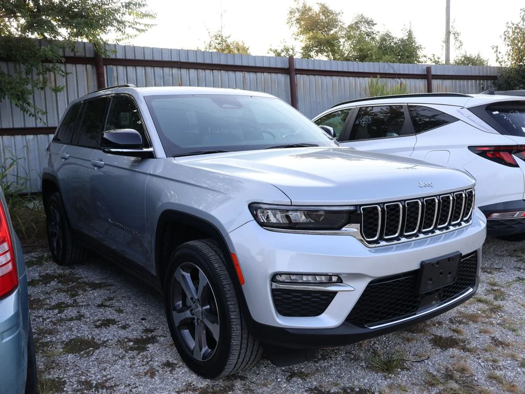 Used 2024 Silver Jeep Limited image 16