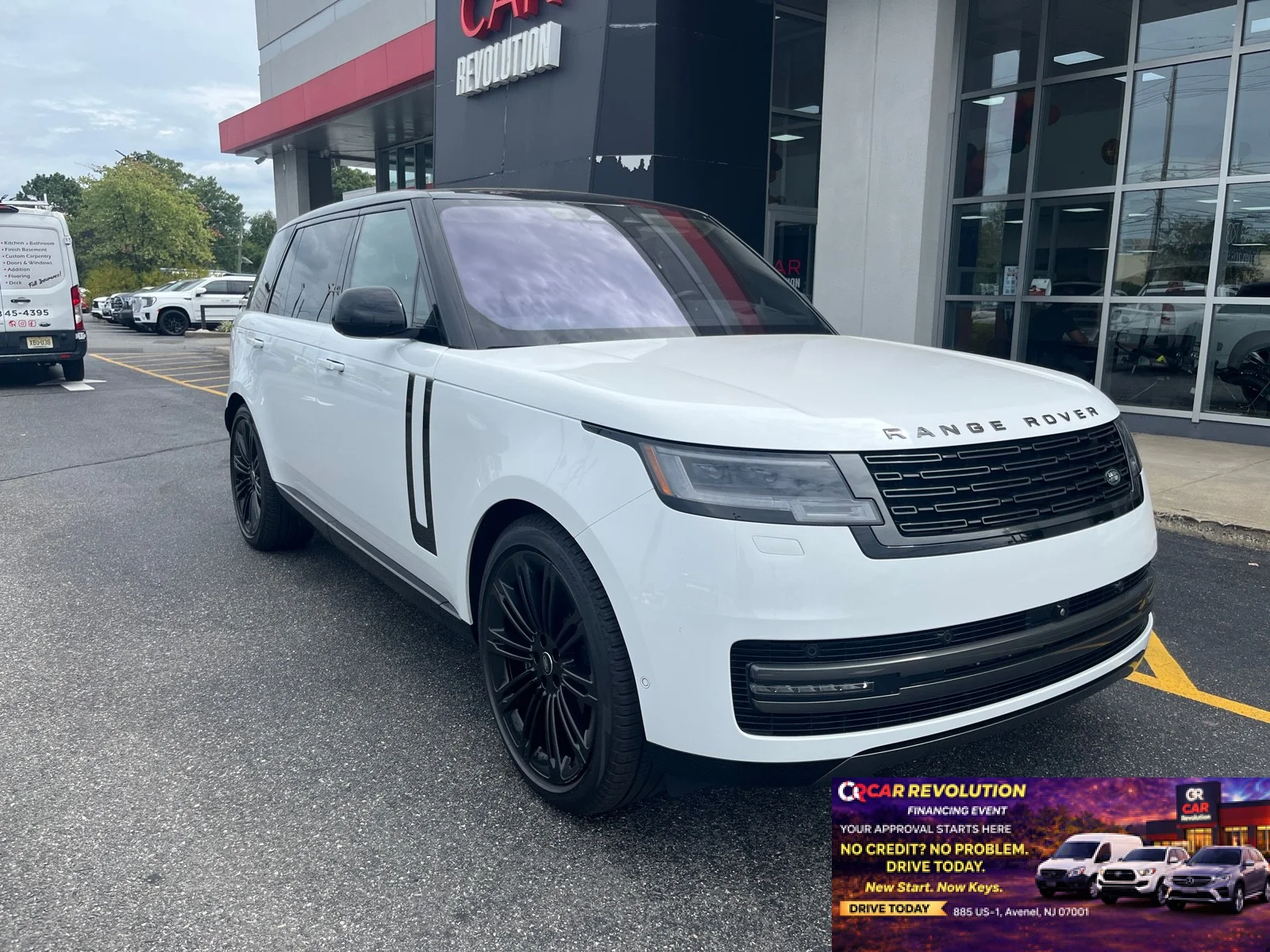 Used 2022 Fuji White Land Rover SE AWD image 1