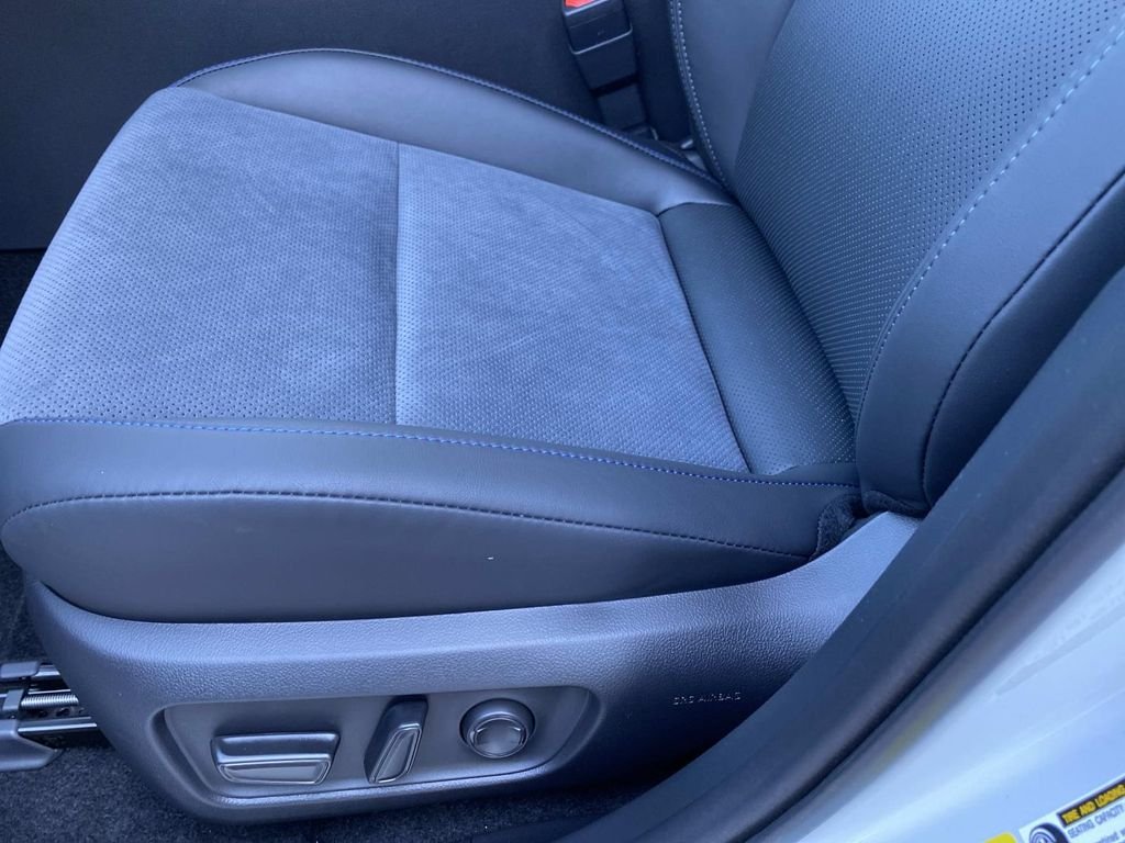 New 2026 Wind Chill Pearl with Midnight Black Metallic roof Toyota XSE image 10