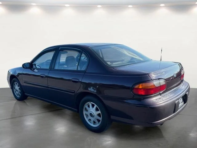 Used 1999 Red Chevrolet LS image 17