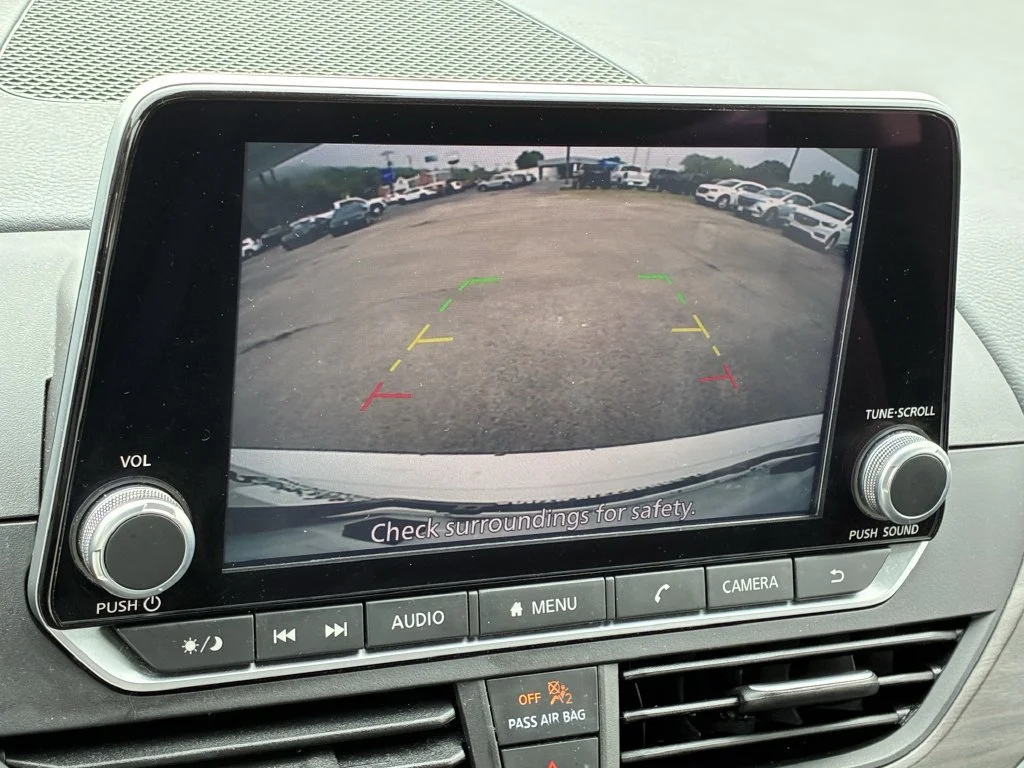 Used 2025 White Nissan 2.5 SV image 24