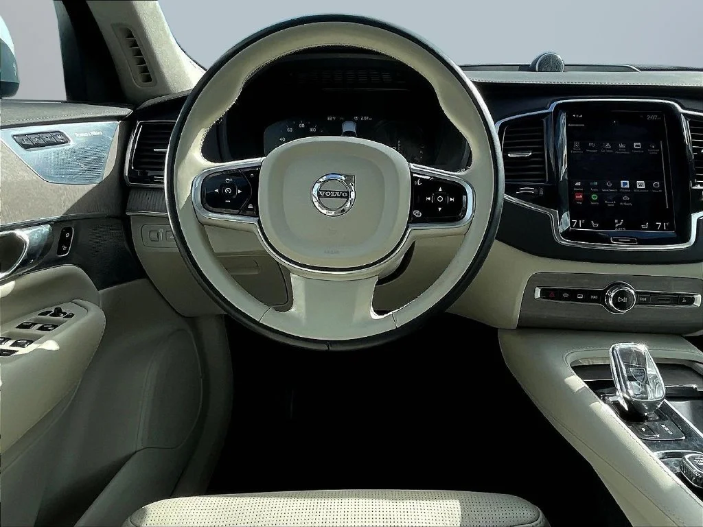 Used 2022 Crystal White Volvo T8 Inscription Extended Range 6P image 10