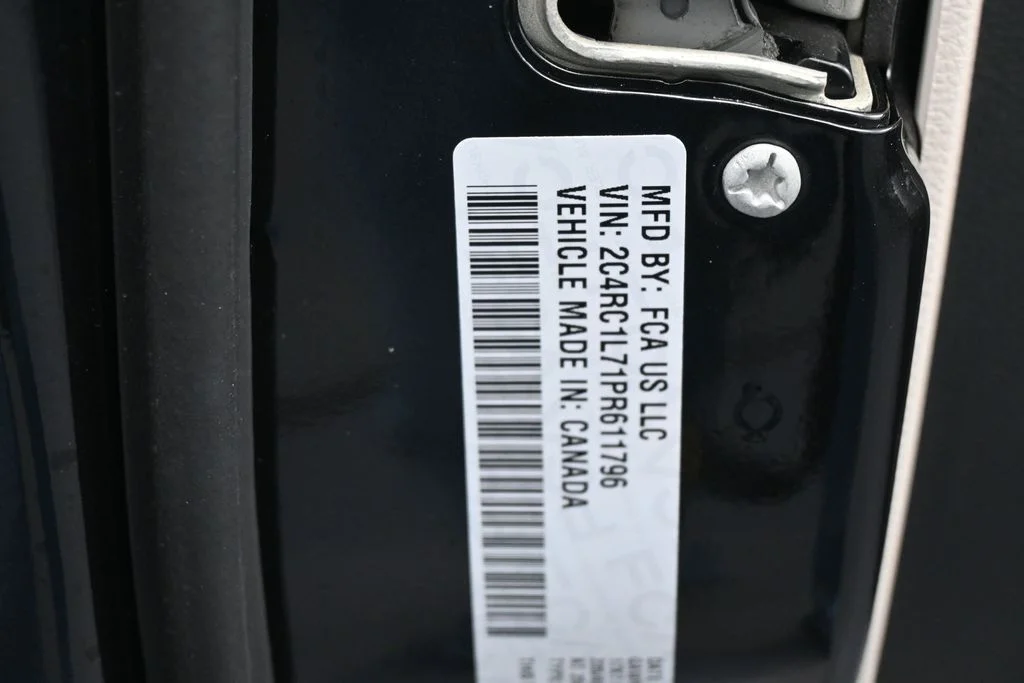 Used 2023 Brilliant Black Crystal Pearlcoat Chrysler Touring L image 17