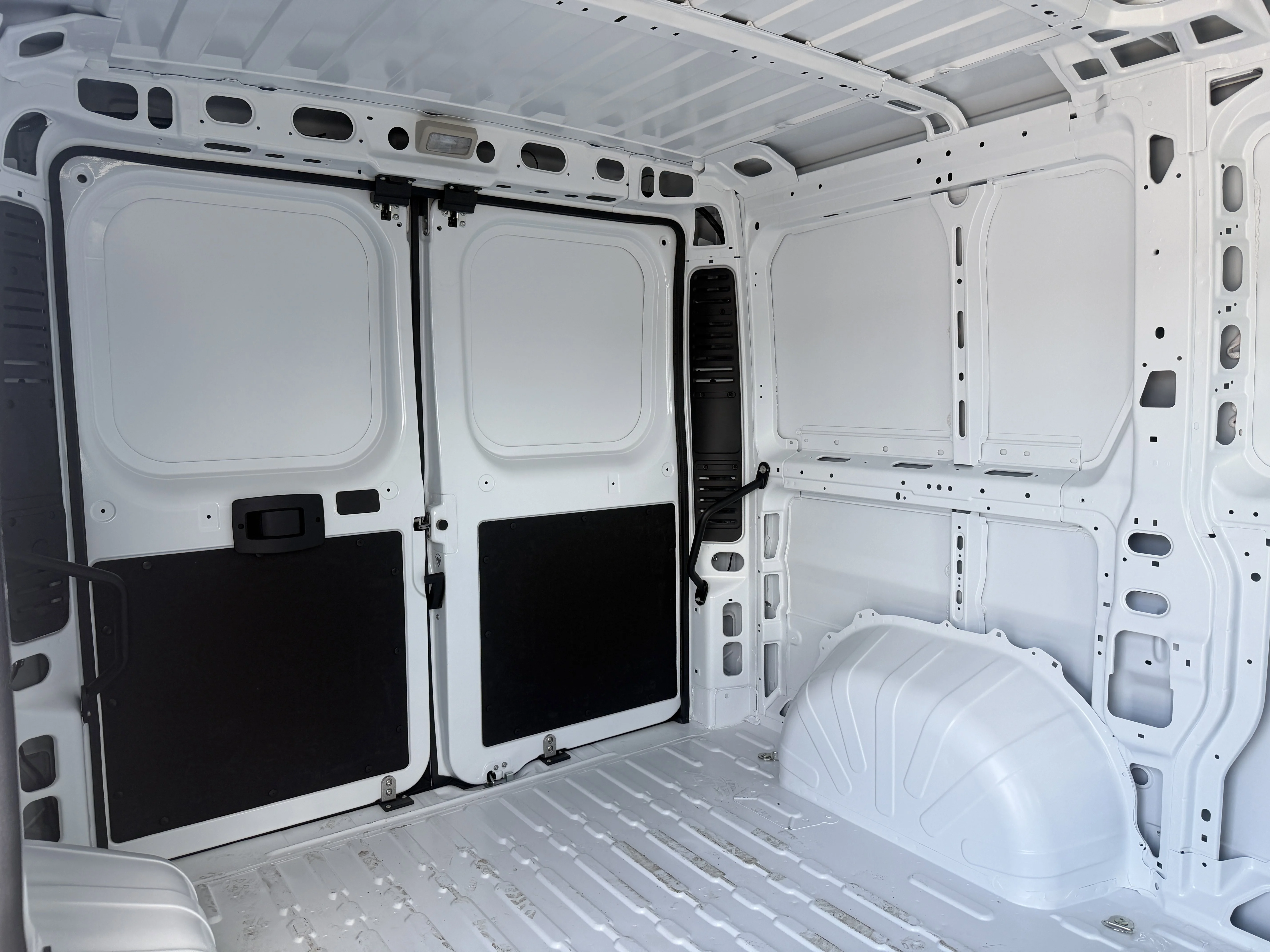 New 2026 Bright White Clear-Coat Exterior Paint RAM Tradesman image 22