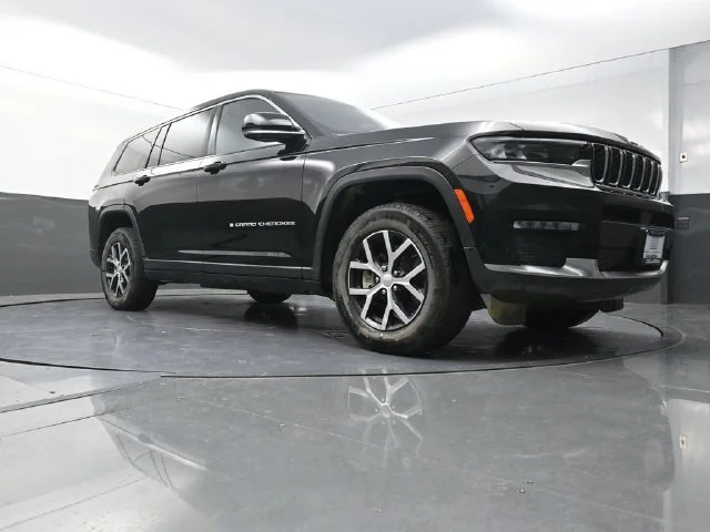 Used 2025 Black Jeep Limited image 19