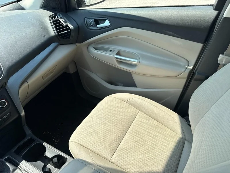 Used 2017 White Gold Metallic Ford SE 4WD image 11