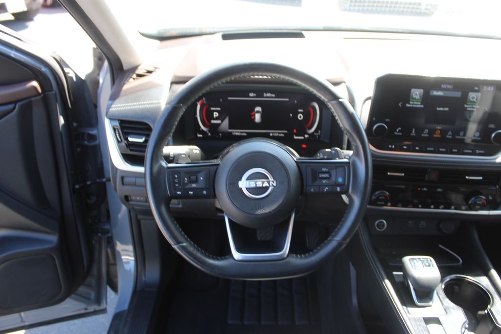 Used 2023 Gray Nissan Platinum image 18