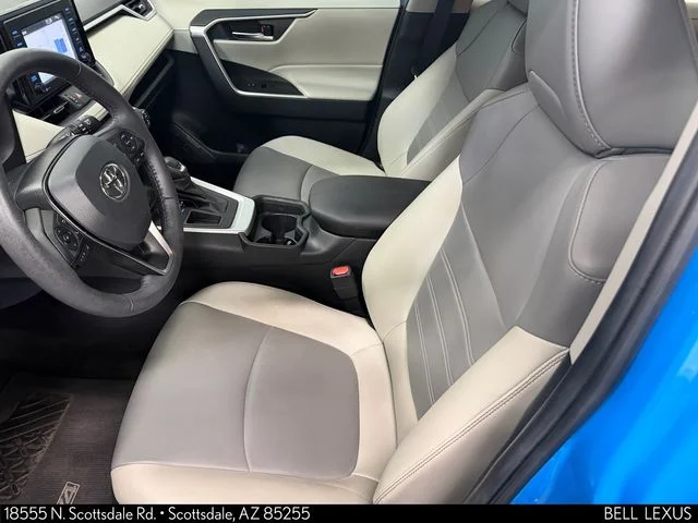 Used 2021 Blue Toyota XLE Premium image 15