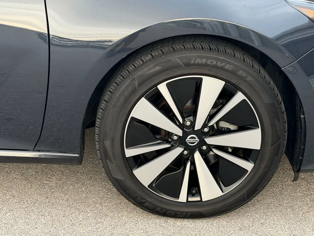 Used 2021 Blue Nissan 2.5 SV image 9