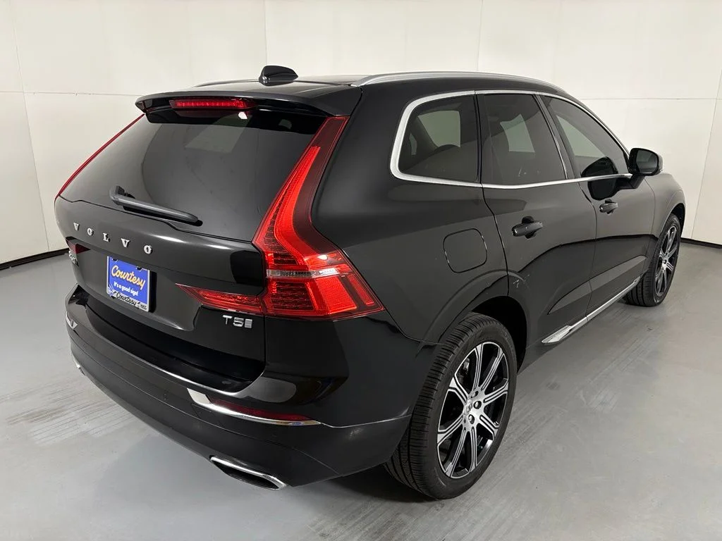 Used 2020 Onyx Black Metallic Volvo T5 Inscription image 8