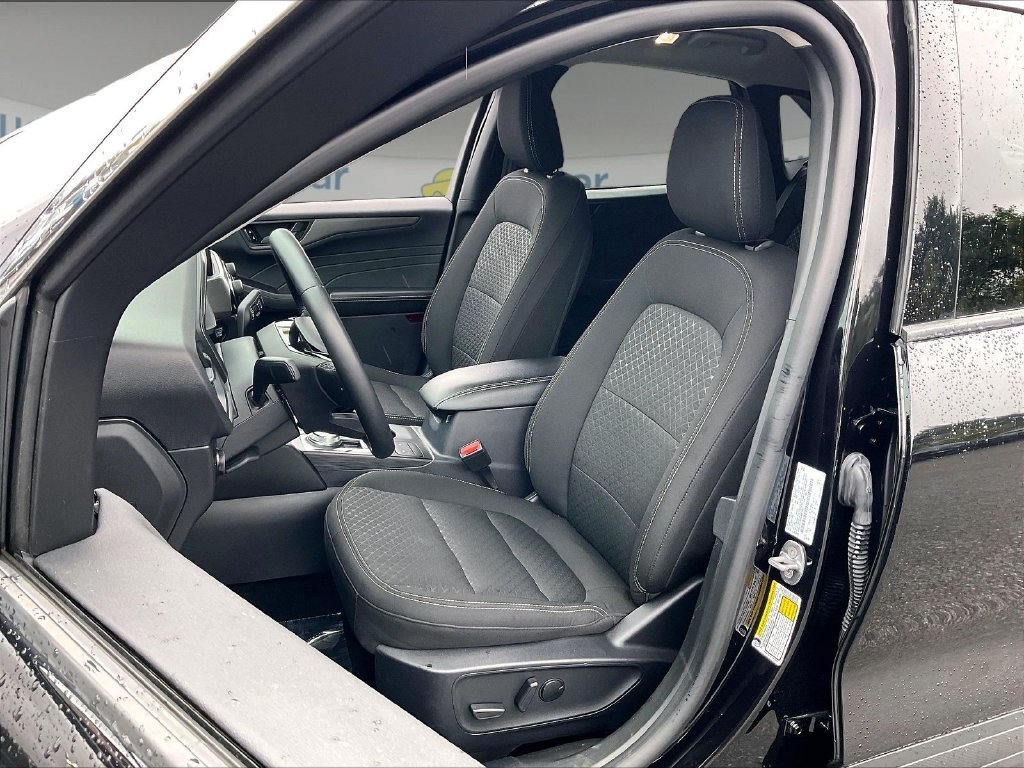 Used 2024 Black Metallic Ford Active image 9