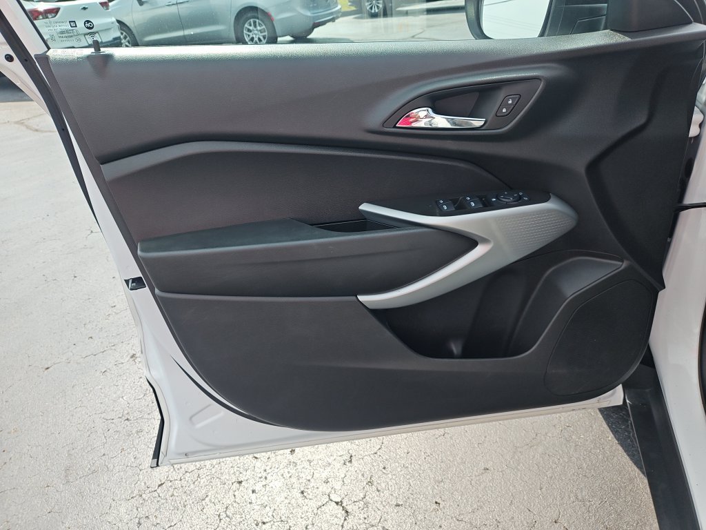 Used 2025 White Chevrolet 1RS image 12