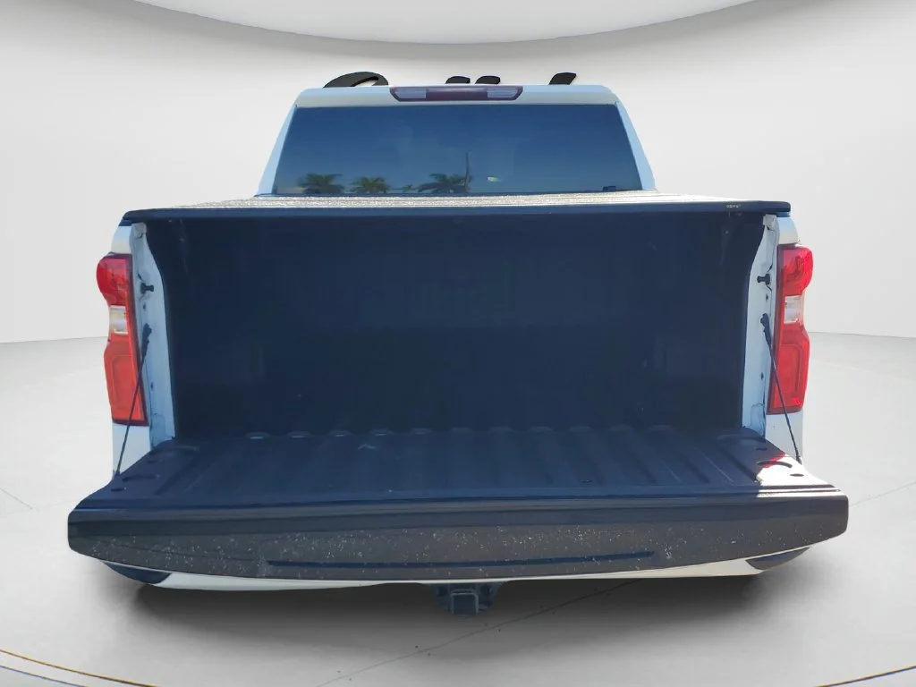 Used 2022 SUMMIT WHITE Chevrolet Custom image 9