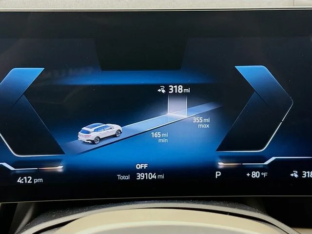 Used 2024 White BMW xDrive50 image 12