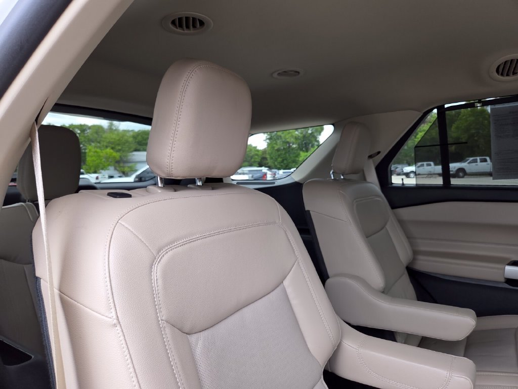Used 2021 White Metallic Ford Limited image 19