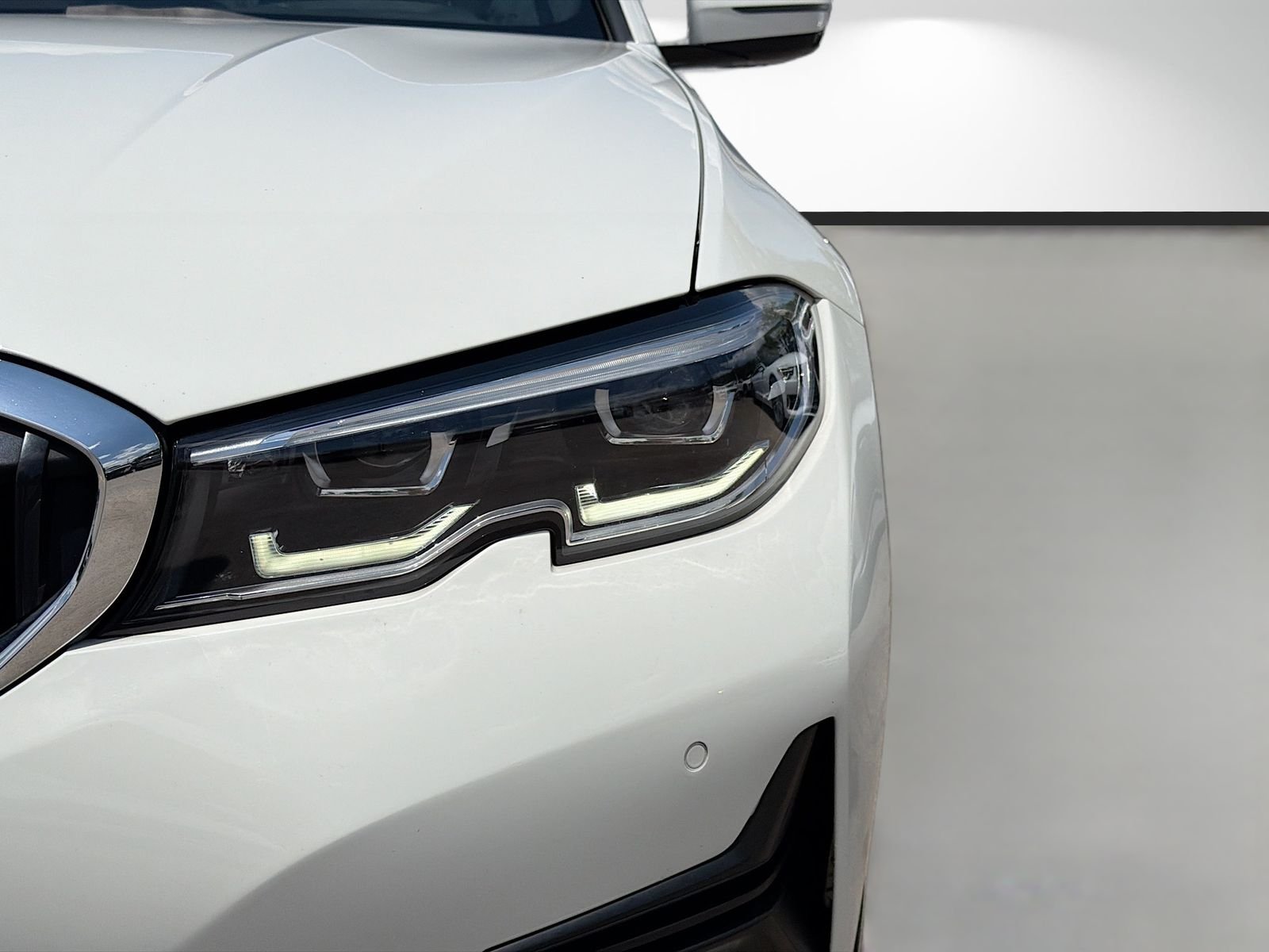 Used 2019 White BMW 330i image 9