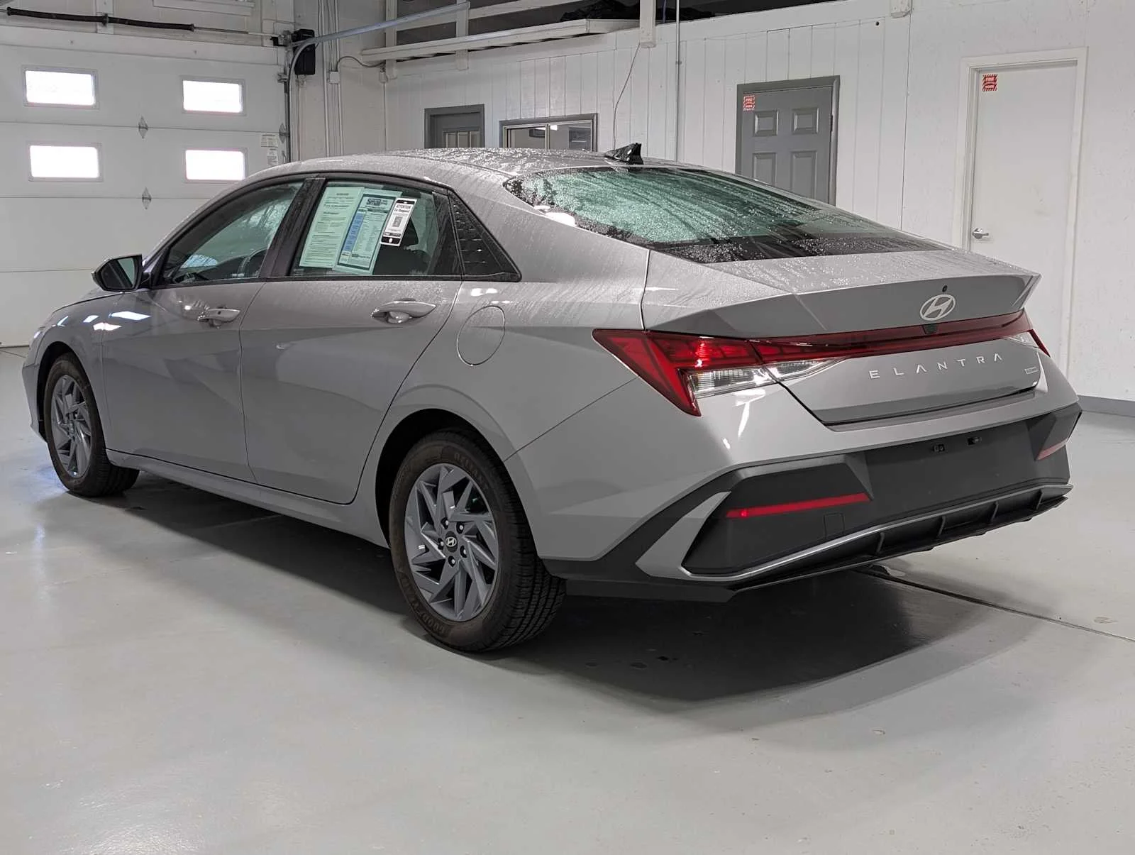 Used 2025 Fluid Metal Hyundai Blue image 9