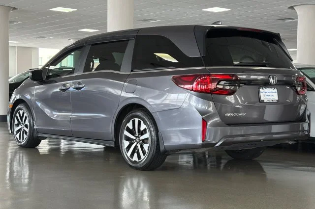 Used 2026 Modern Steel Metallic Honda EX-L image 9