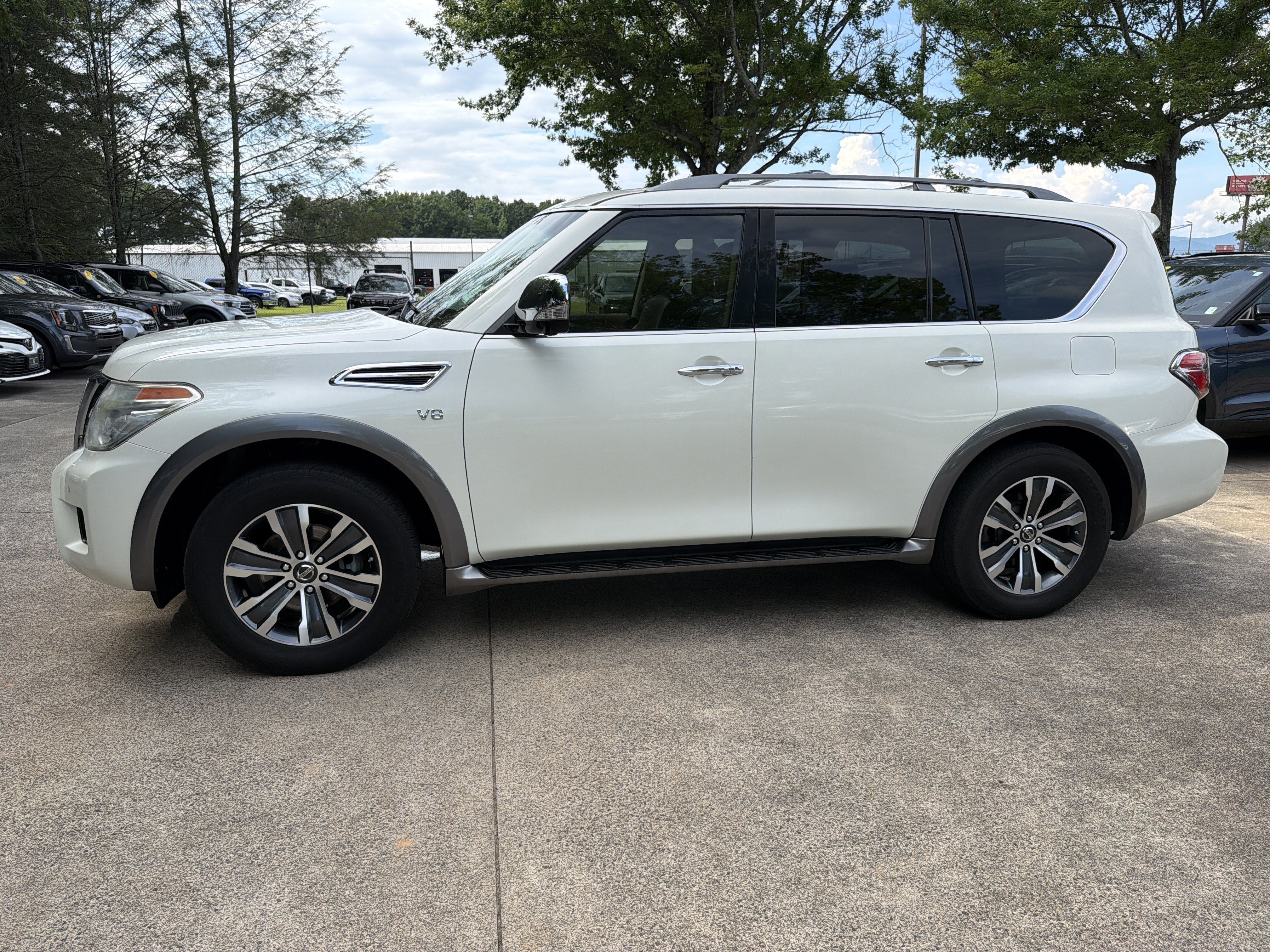 Used 2017 Pearl White Nissan SL image 4
