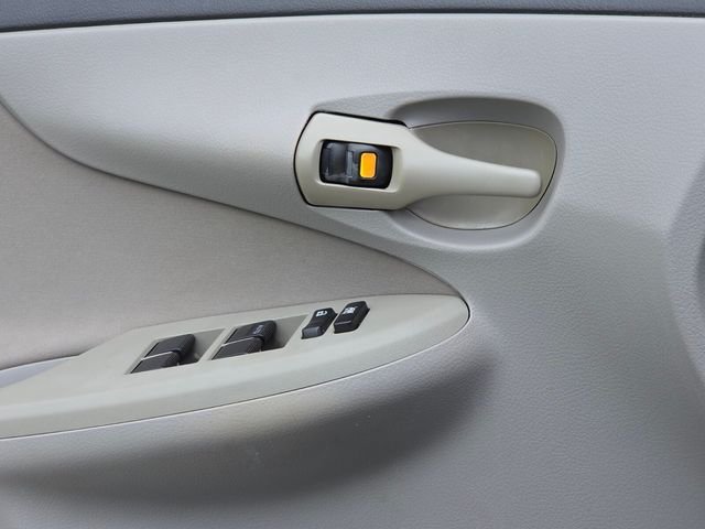 Used 2013 Gray Toyota L image 25