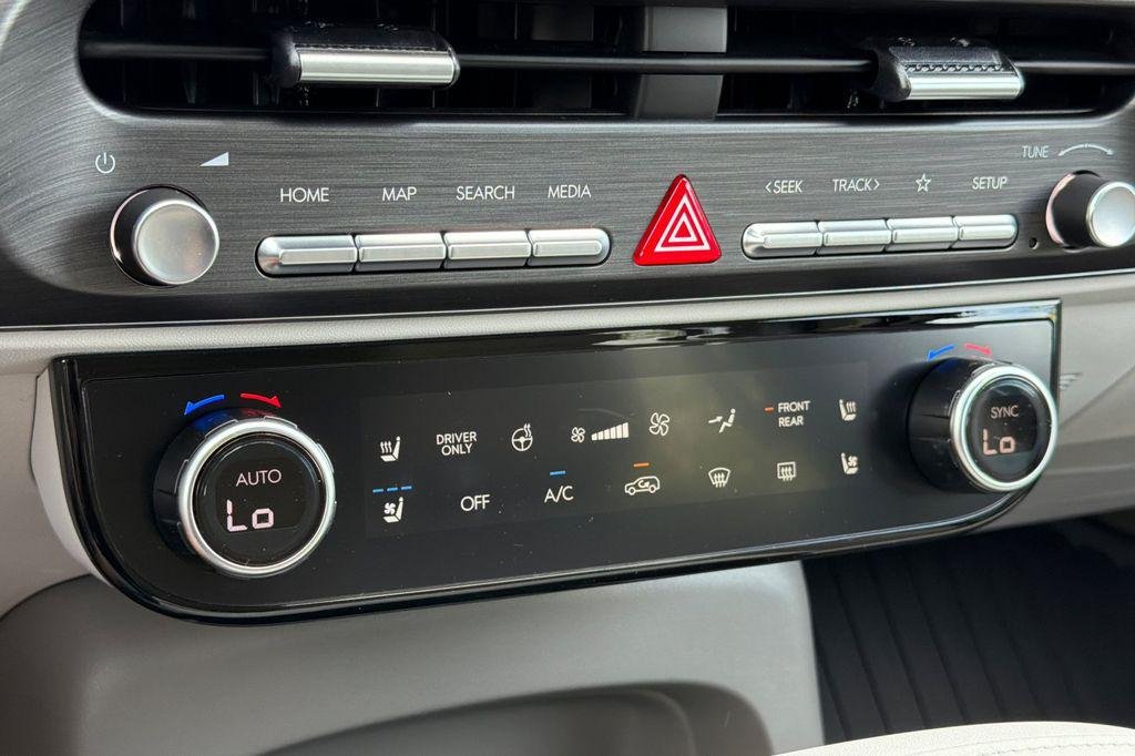 New 2026 Silver Hyundai SEL Premium 8P image 19