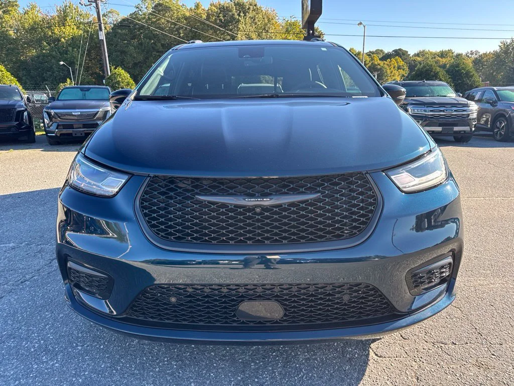 Used 2025 Blue Chrysler Select Premium S Appearance image 9