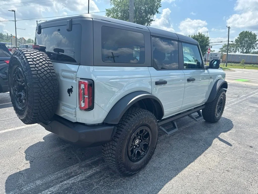 Used 2023 Gray Ford Wildtrak image 3