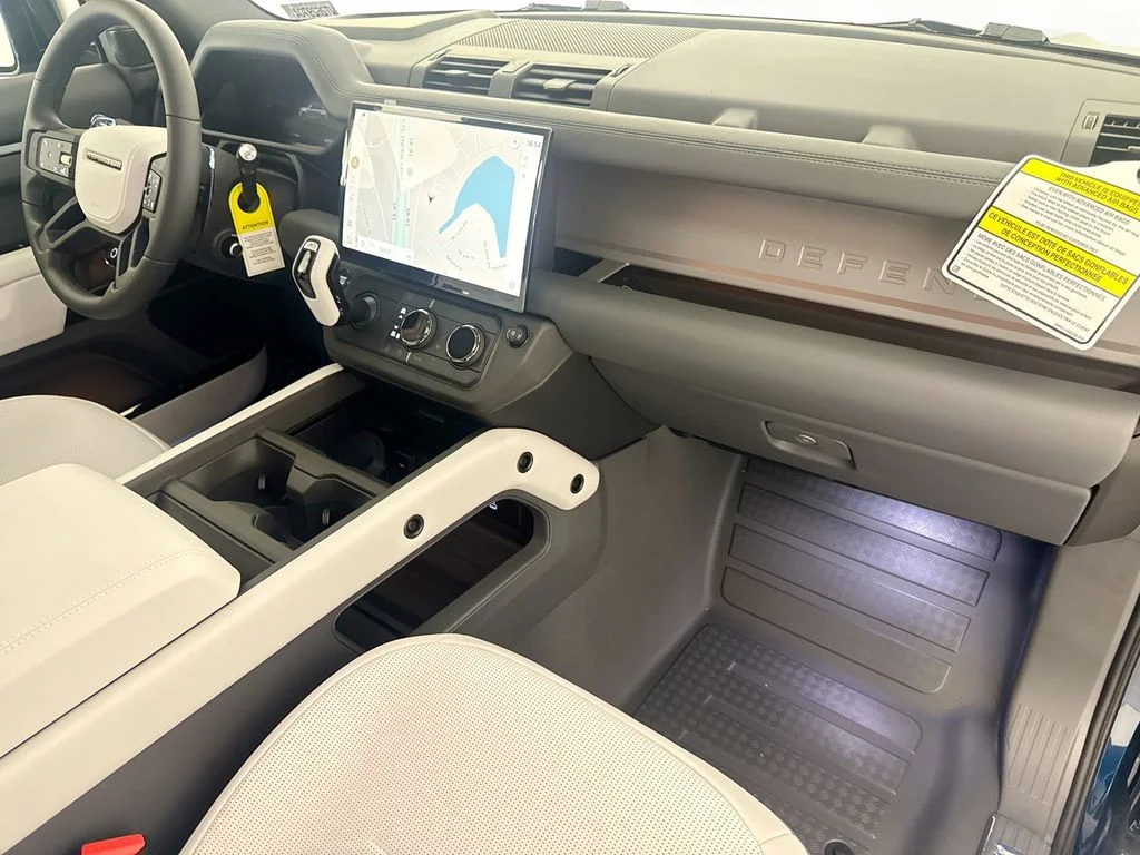 New 2026 Sargasso Blue Land Rover OCTA image 31