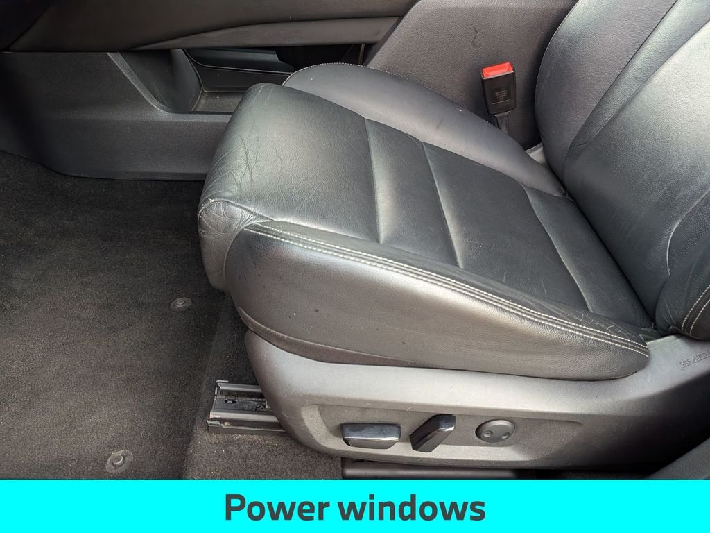 Used 2021 Super Black Nissan SL image 17