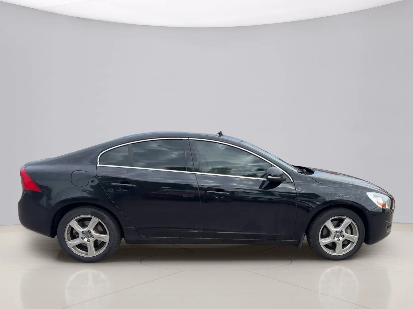 Used 2012 Black Volvo T5 image 6