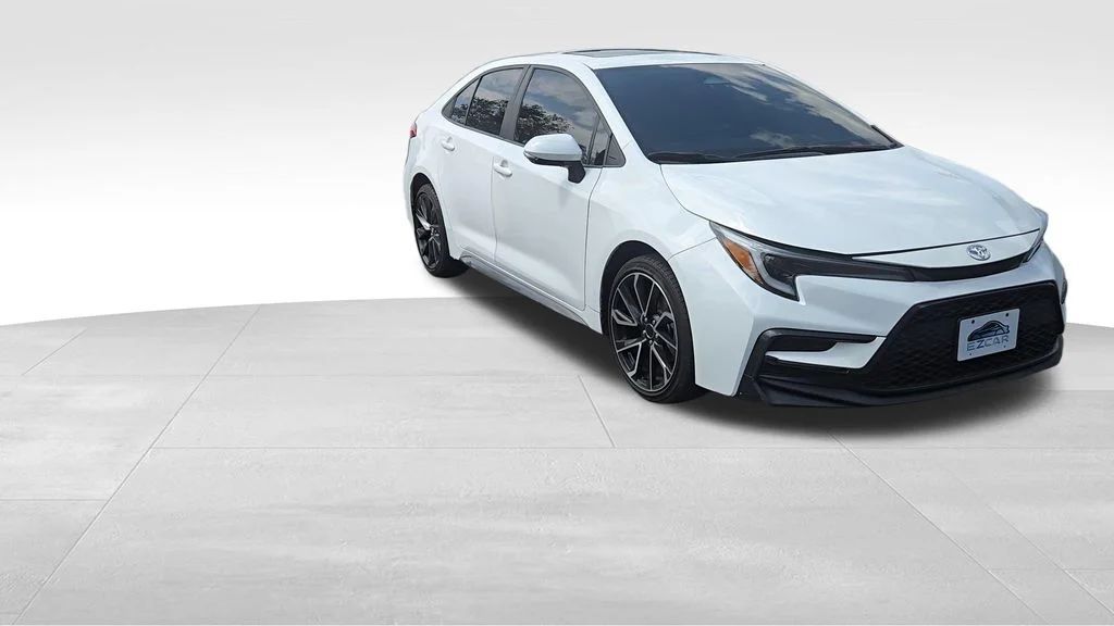 Used 2024 Ice Toyota SE image 2