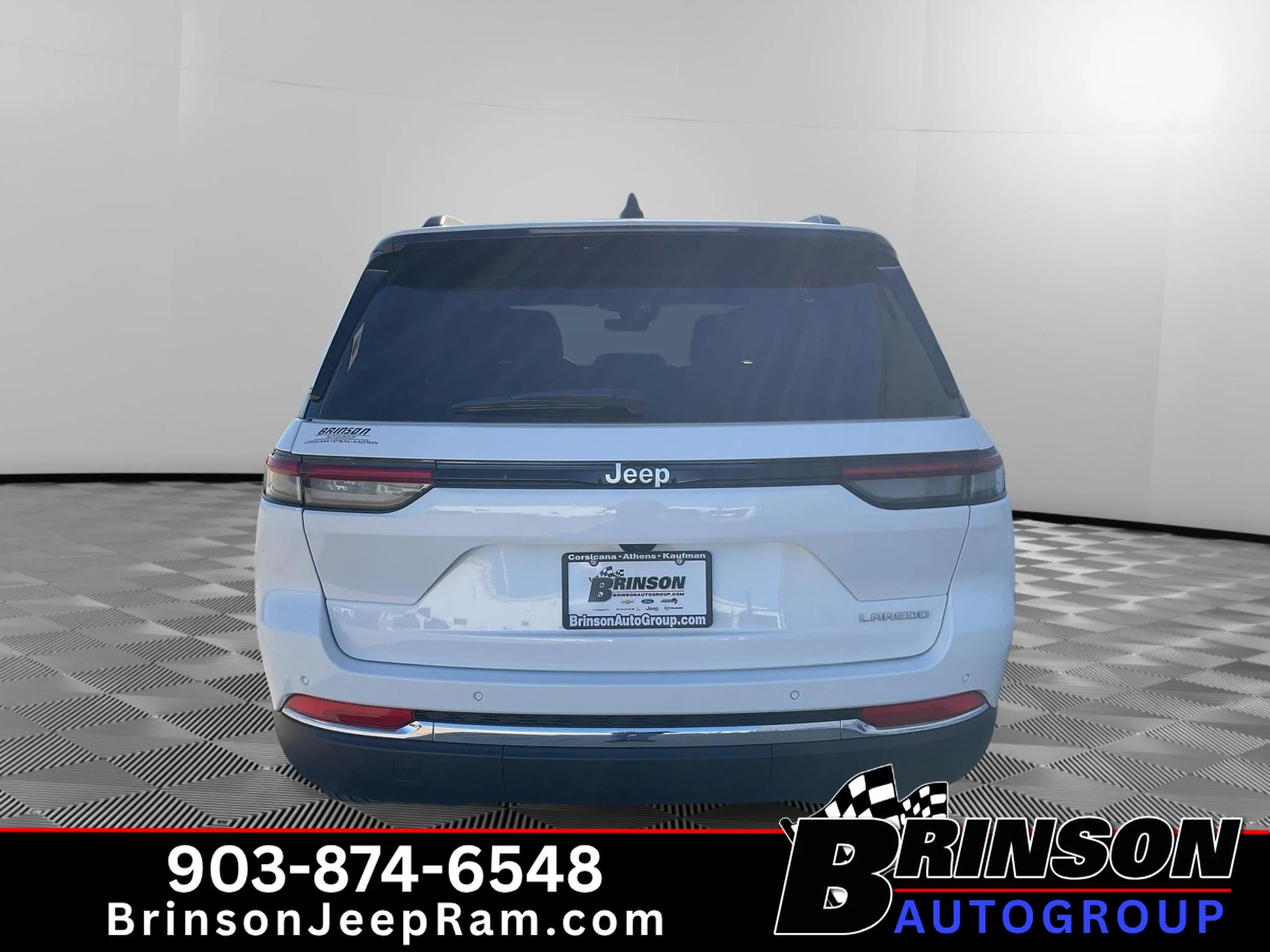 New 2027 Bright White Clear-Coat Paint Jeep Laredo image 4