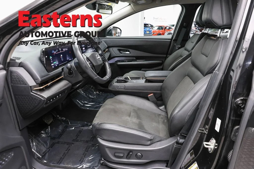 Used 2023 Black Nissan ENGAGE image 13