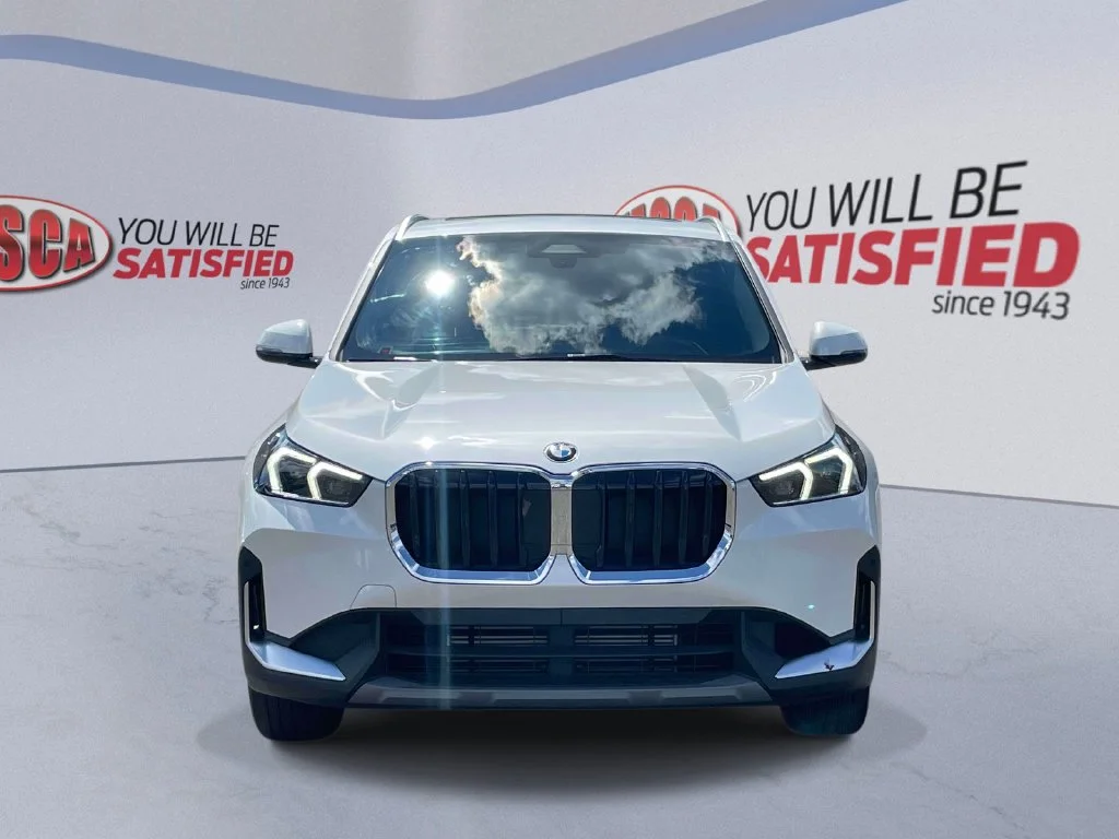 Used 2023 White BMW xDrive28i image 2