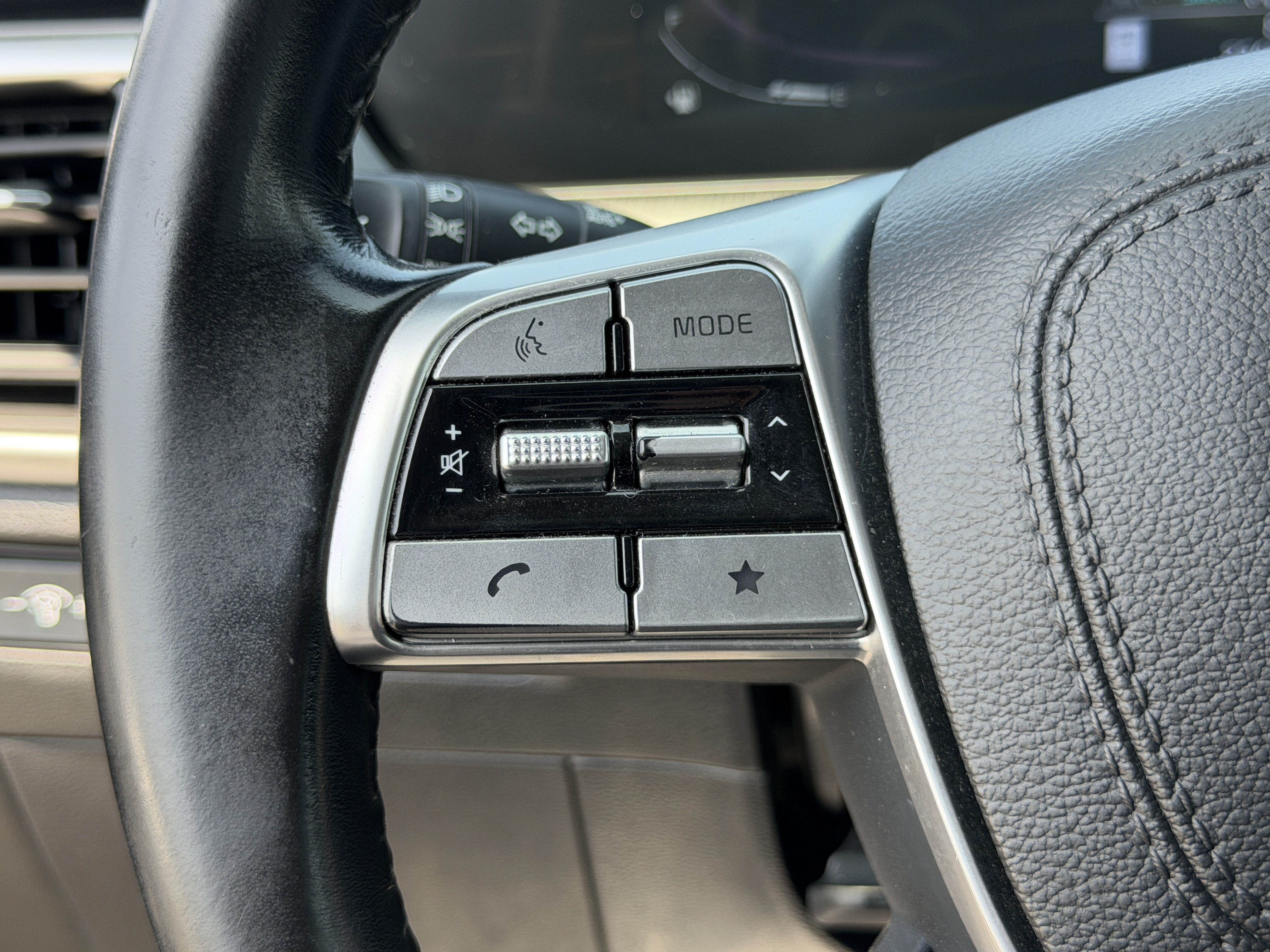 Certified Used 2023 Ebony Black Kia S image 18