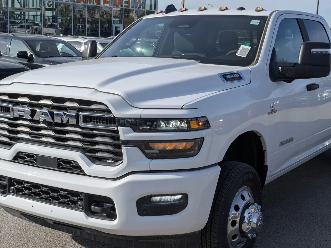 New 2026 White RAM Big Horn - - 6.7L HO Diesel - Max Tow Pkg w/ 5th Wheel Prep - Level 2 Plus Pkg w/ 12 Nav & More! image 10