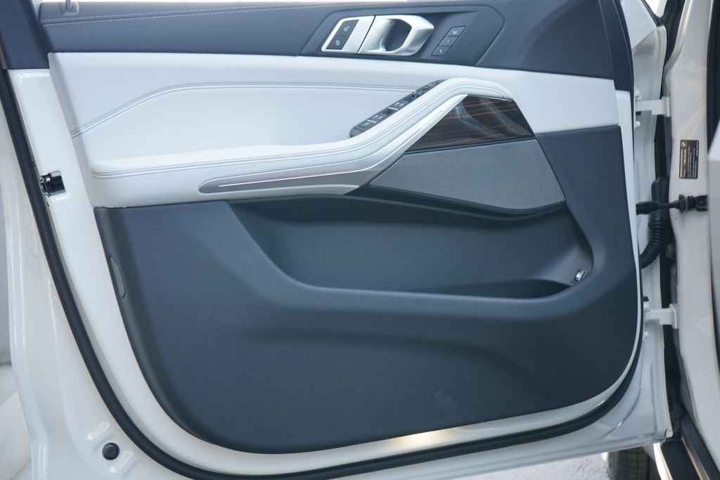 New 2026 Alpine White BMW xDrive50e image 9