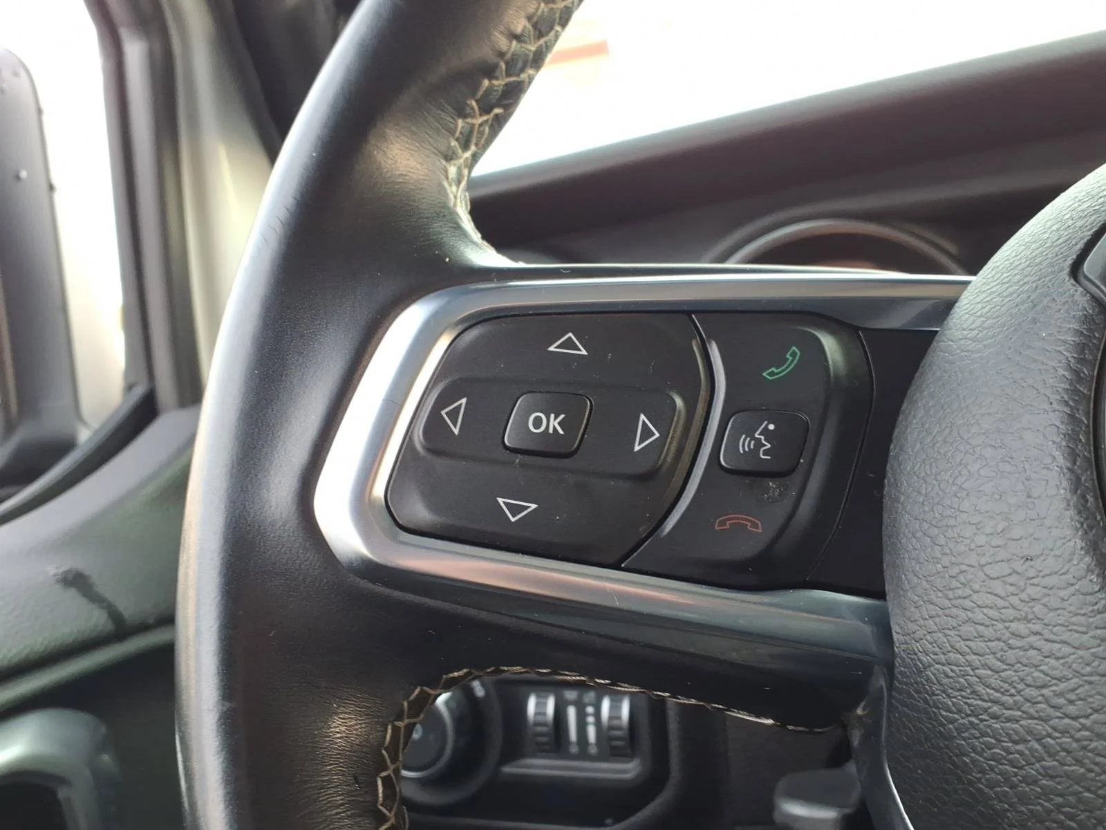 Used 2020 Bright White Clearcoat Jeep Sahara image 27
