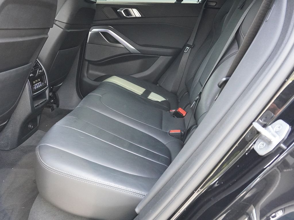 Used 2022 Black BMW xDrive40i image 34