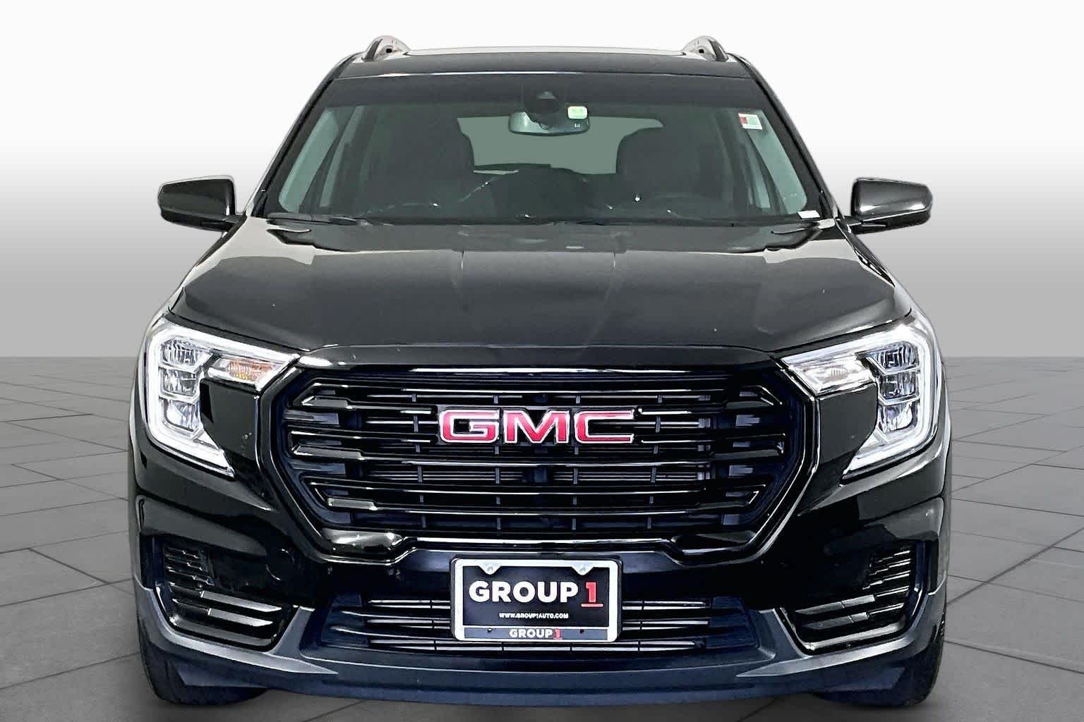 Used 2024 Ebony Twilight Metallic GMC SLE image 4