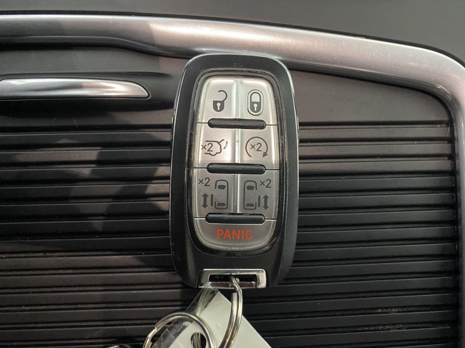 Used 2023 Brilliant Black Crystal Pearlcoat Chrysler Touring L image 18