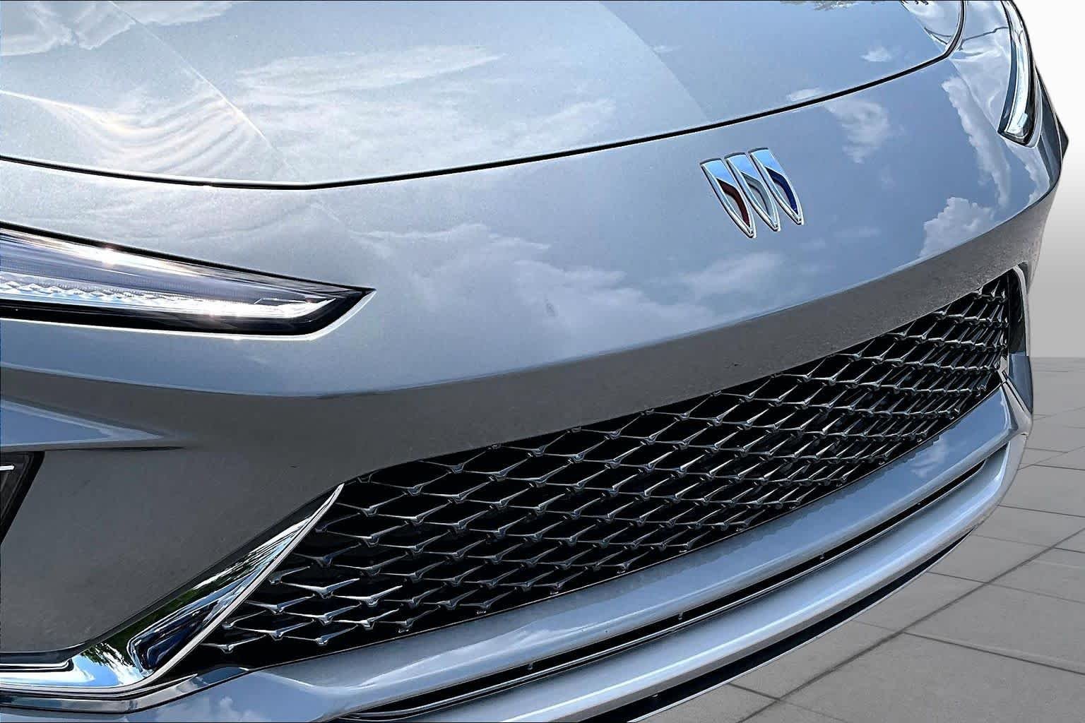 Used 2025 Moonstone Gray Metallic Buick Avenir image 31
