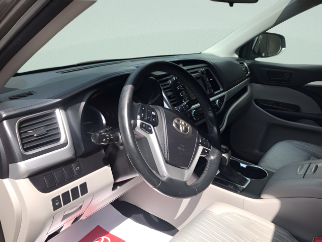 Used 2015 Gray Toyota LE Plus V6 image 13