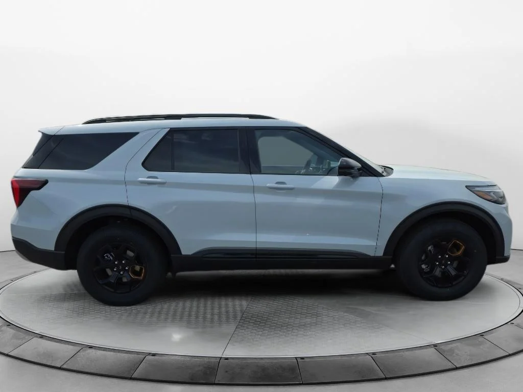 New 2026 Space White Metallic Ford Tremor® image 4